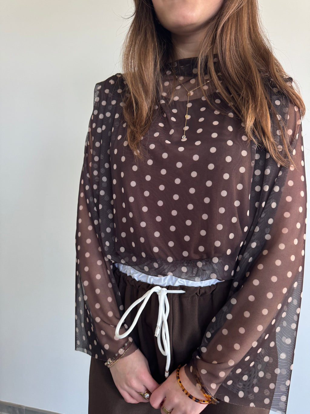 Haut à pois brun