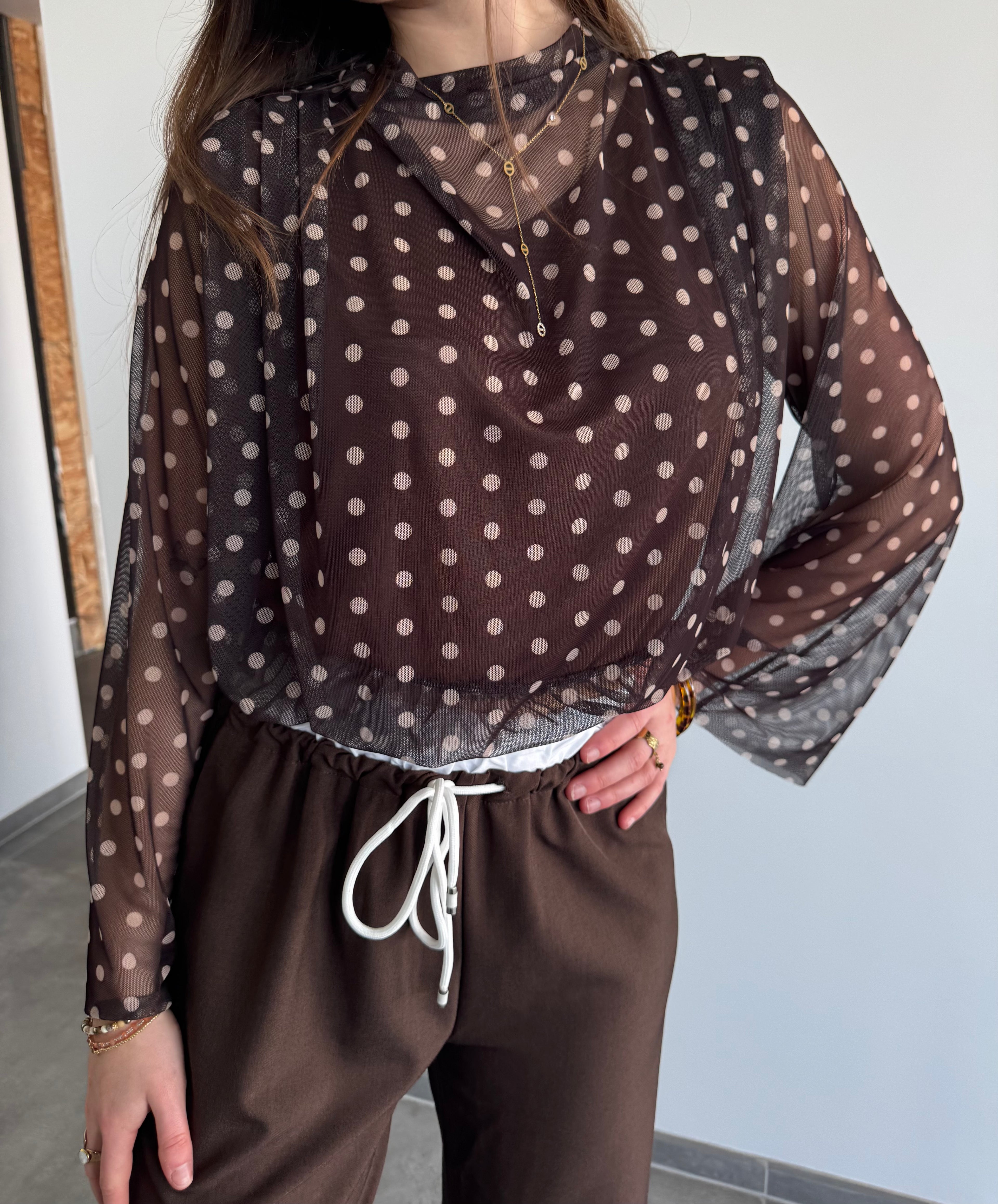 Haut à pois brun