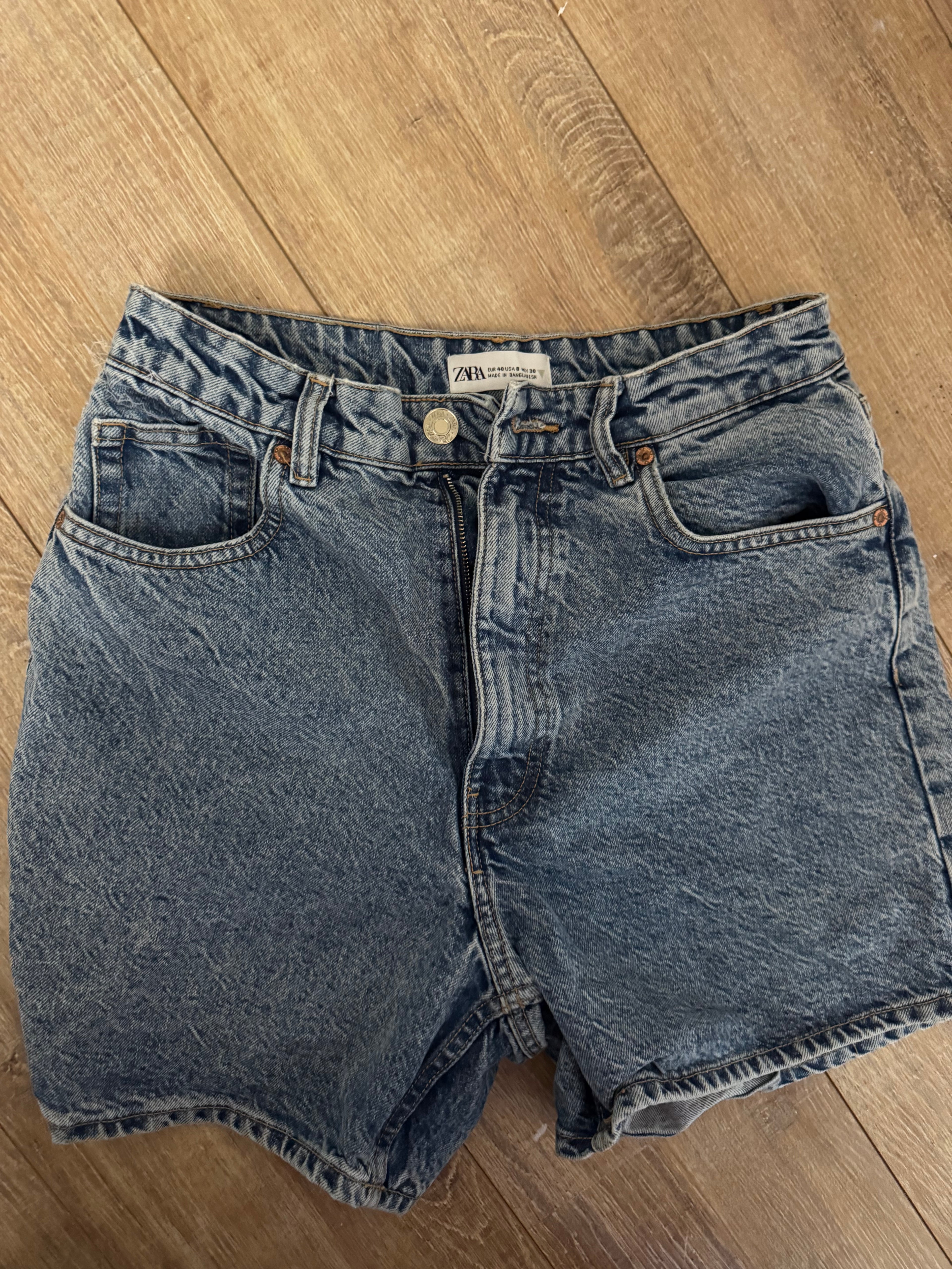 Short jeans